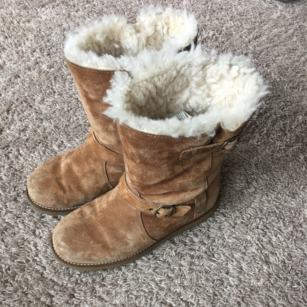 Size 8 tan mid height ugg boots with buckle detail